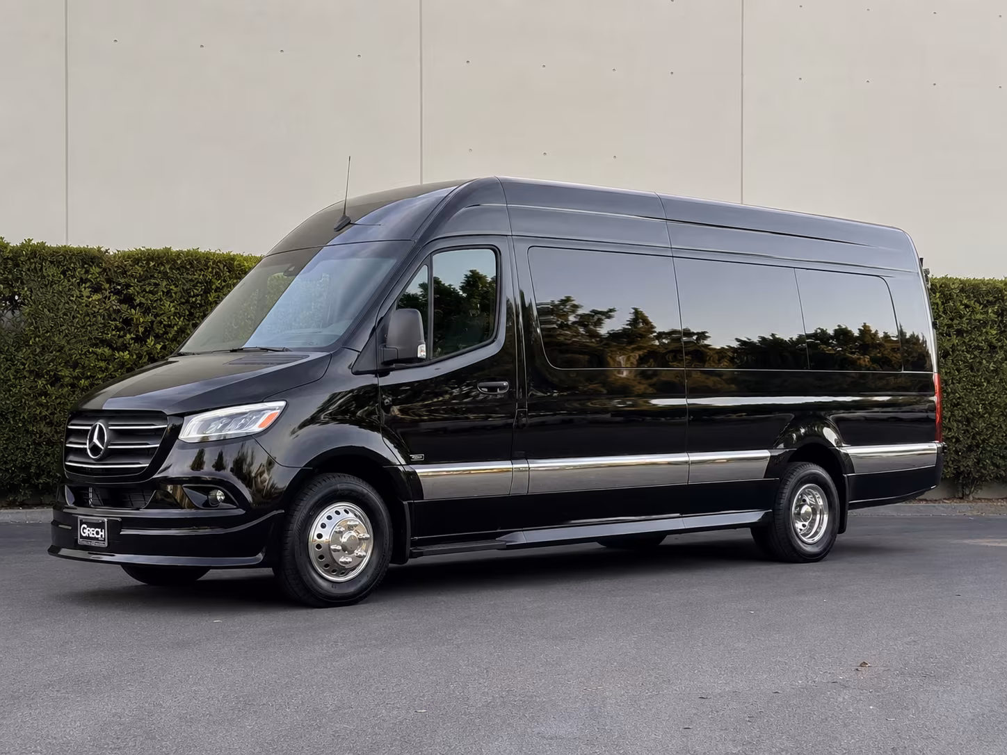San Francisco Airport Shuttle & Transportation party bus exterior