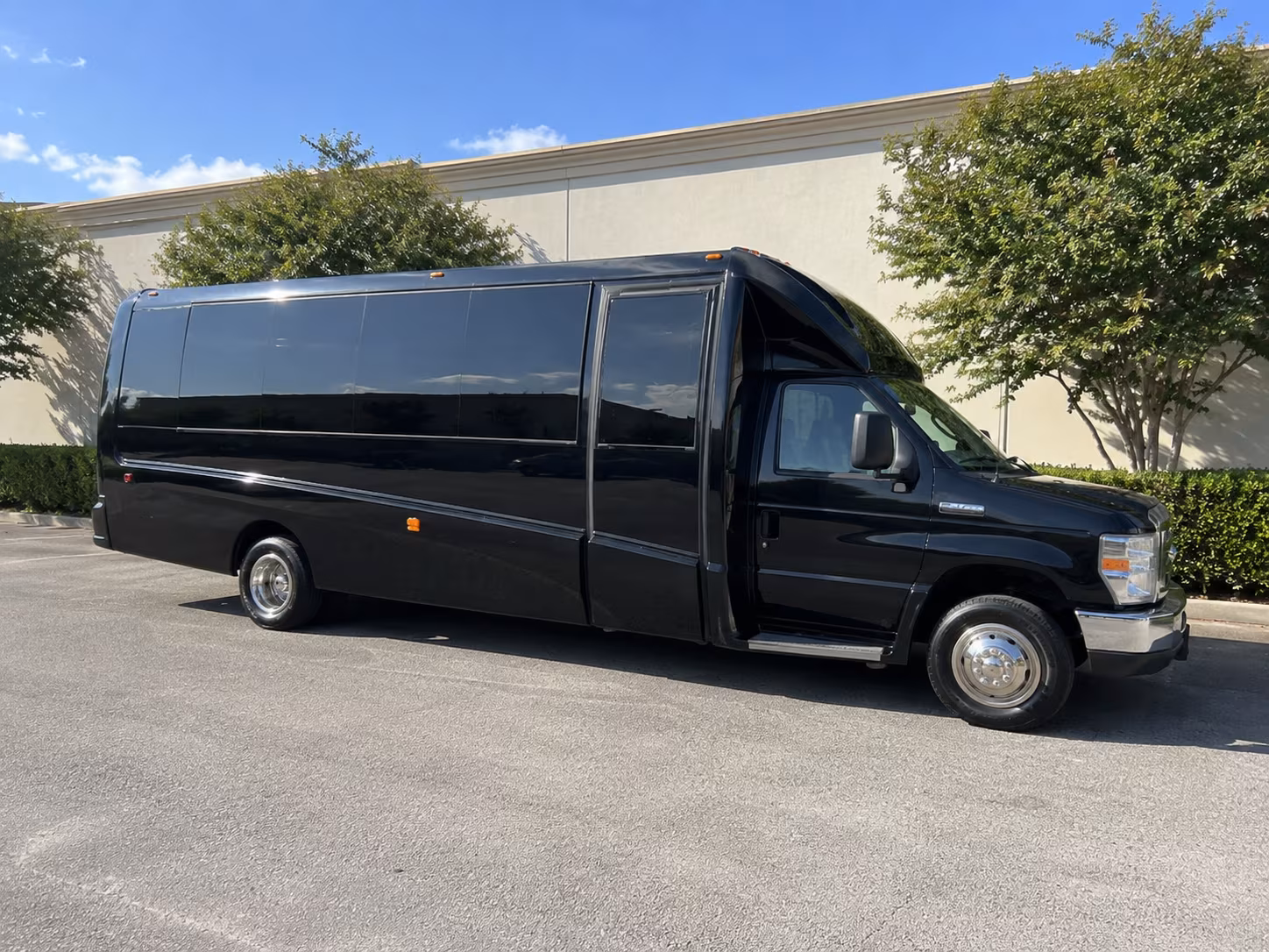 San Francisco Birthday, Sweet 16, & Quinceañera Transportation party bus exterior